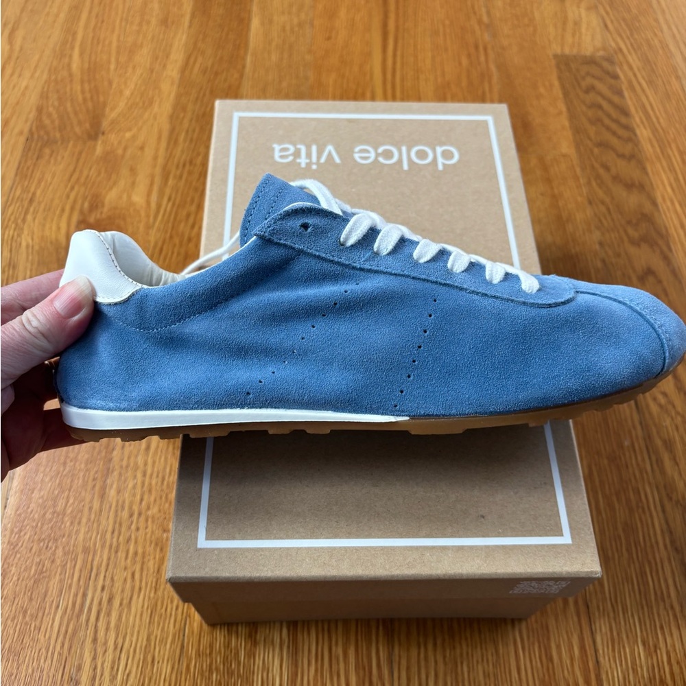 NWT Never Worn Dolce Vita Women’s Serina Blue Suede Low Profile Sneakers